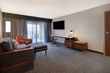 هتل Courtyard By Marriott Cincinnati Airport
