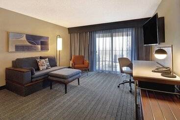 هتل Courtyard By Marriott Cincinnati Airport