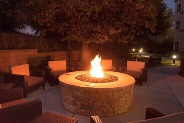 هتل Courtyard By Marriott Colorado Springs South