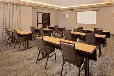هتل Courtyard Dallas Addison Quorum Drive