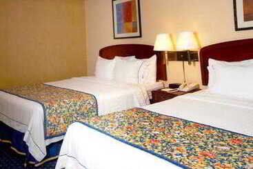 هتل Courtyard Dallas Addison Quorum Drive