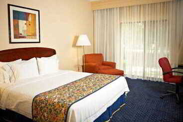 هتل Courtyard Dallas Addison Quorum Drive