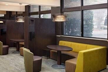 هتل Courtyard Dallas Addison Quorum Drive