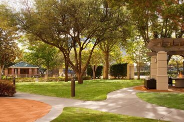 هتل Courtyard Dallas Addison Quorum Drive