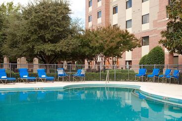 هتل Courtyard Dallas Addison Quorum Drive