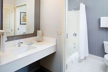 هتل Courtyard Dallas Addison Quorum Drive