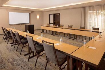 هتل Courtyard Dallas Addison Quorum Drive