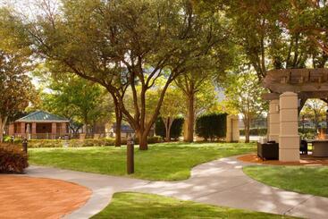 هتل Courtyard Dallas Addison Quorum Drive