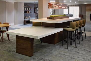 هتل Courtyard Dallas Addison Quorum Drive