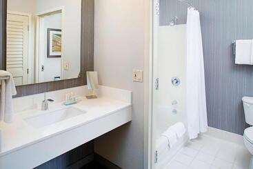 هتل Courtyard Dallas Addison Quorum Drive