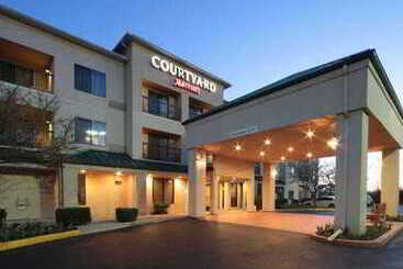 هتل Courtyard By Marriott Dayton North