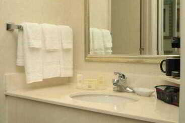 هتل Courtyard By Marriott Dayton North