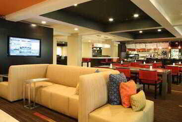هتل Courtyard By Marriott Dayton North