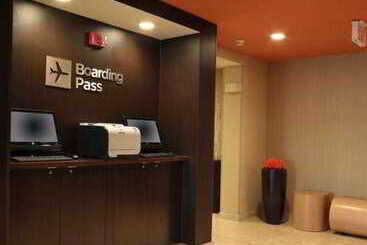 هتل Courtyard By Marriott Dayton North