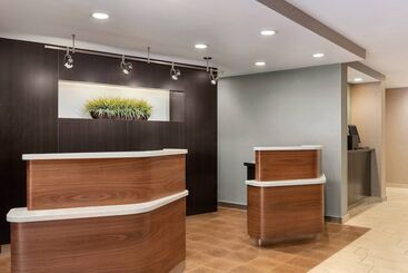 هتل Courtyard By Marriott Dayton North