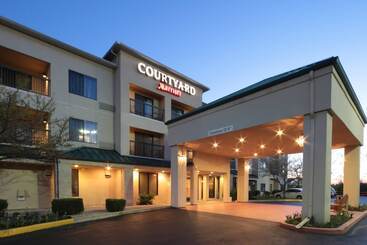 هتل Courtyard By Marriott Dayton North