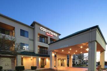 هتل Courtyard By Marriott Dayton North