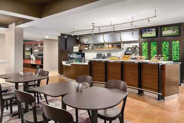 هتل Courtyard By Marriott Dayton North