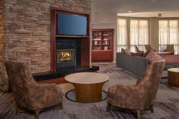 هتل Courtyard Fort Meade Bwi Business District
