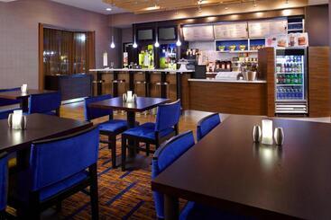 هتل Courtyard Newark Granville