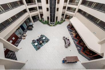 هتل Crowne Plaza Suites Arlington, An Ihg