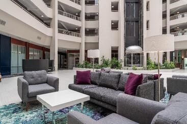 هتل Crowne Plaza Suites Arlington, An Ihg