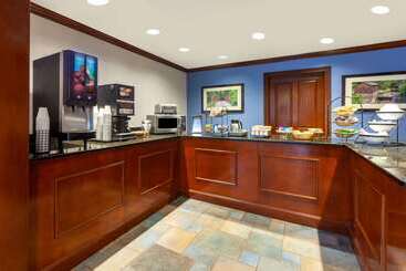 هتل Days Inn By Wyndham Austintown