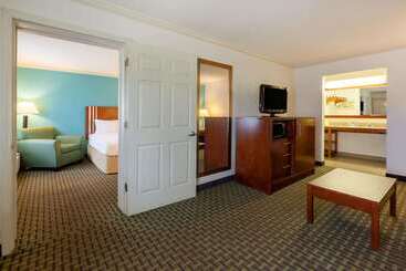 هتل Days Inn By Wyndham Austintown