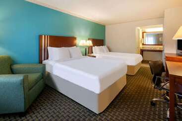 هتل Days Inn By Wyndham Austintown