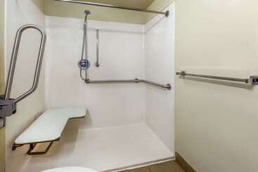 هتل Days Inn By Wyndham Austintown
