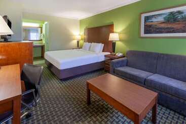 هتل Days Inn By Wyndham Austintown