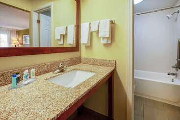 هتل Days Inn By Wyndham Austintown