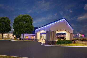هتل Days Inn By Wyndham Austintown