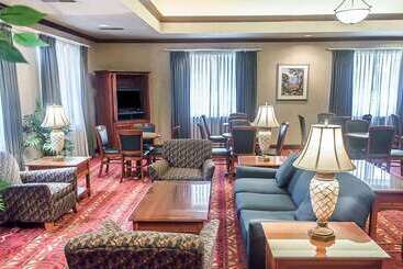 هتل Days Inn By Wyndham Austintown
