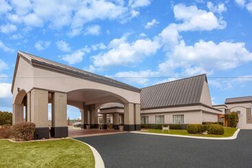 هتل Days Inn By Wyndham Austintown