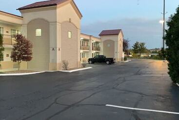 هتل Days Inn By Wyndham Austintown
