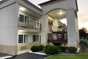 هتل Days Inn By Wyndham Austintown
