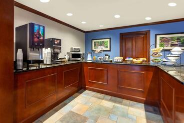 هتل Days Inn By Wyndham Austintown