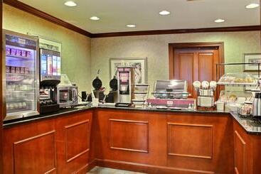 هتل Days Inn By Wyndham Austintown
