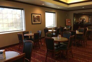 هتل Days Inn By Wyndham Austintown