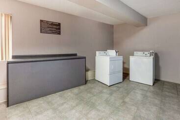 هتل Days Inn By Wyndham Austintown