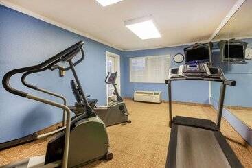 هتل Days Inn By Wyndham Austintown