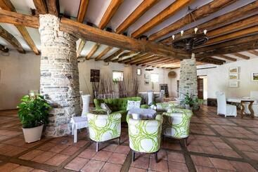 هتل Domaine De Bassilour