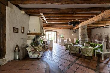 هتل Domaine De Bassilour