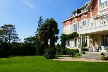 هتل Domaine De Bassilour