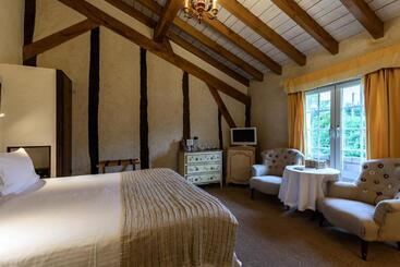 هتل Domaine De Bassilour