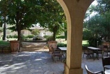 هتل Domaine Du Grand Malherbes