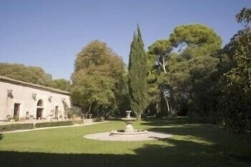 هتل Domaine Du Grand Malherbes