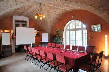 هتل Domaine Du Grand Malherbes