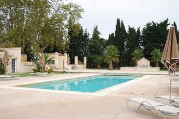 هتل Domaine Du Grand Malherbes